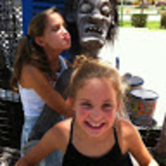 Meet your Posher, Raquel - Picture 1 of 1